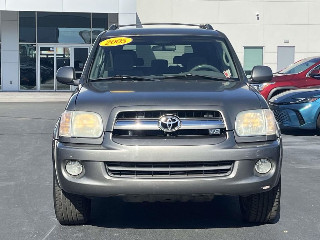 2005 Toyota Sequoia SR5 photo 2