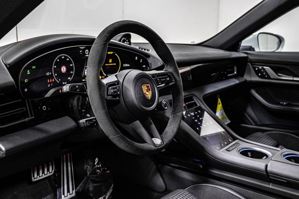 2025 Porsche Taycan 4S photo 4