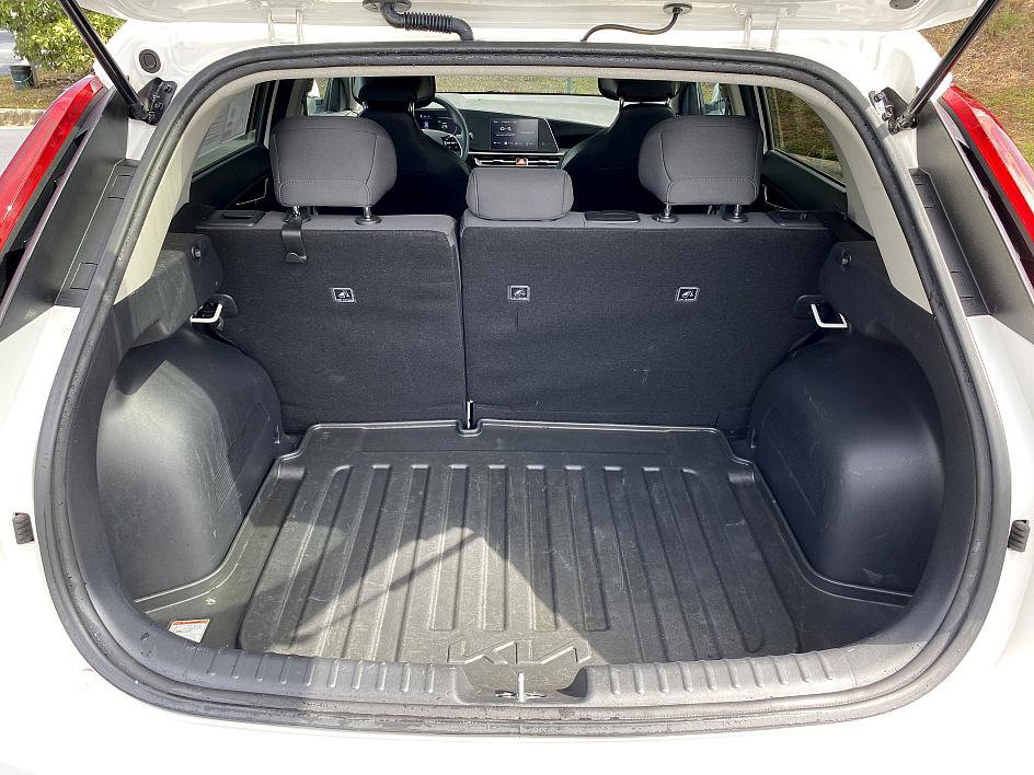 2023 Kia Niro LX photo 12