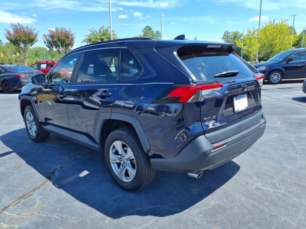 2022 Toyota RAV4 XLE photo 2