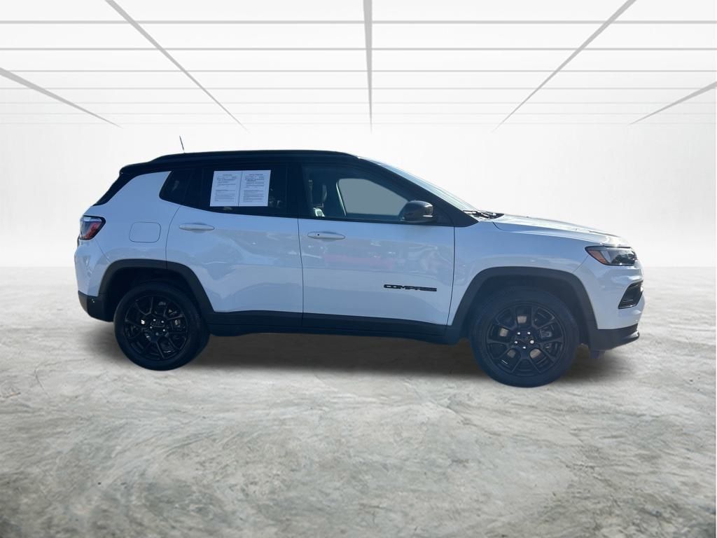 2023 Jeep Compass North Edition Latitude photo 3