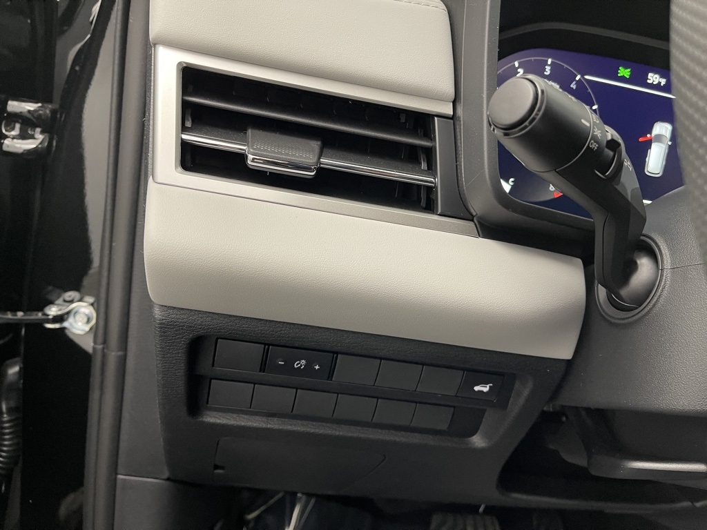 2025 Mitsubishi Outlander SE photo 5