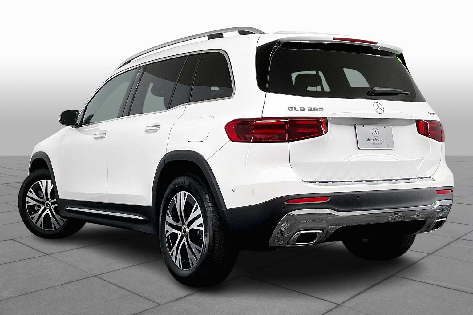 2025 Mercedes Benz GLB 250 4MATIC photo 4