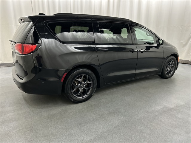 2020 Chrysler Pacifica Touring Plus photo 3
