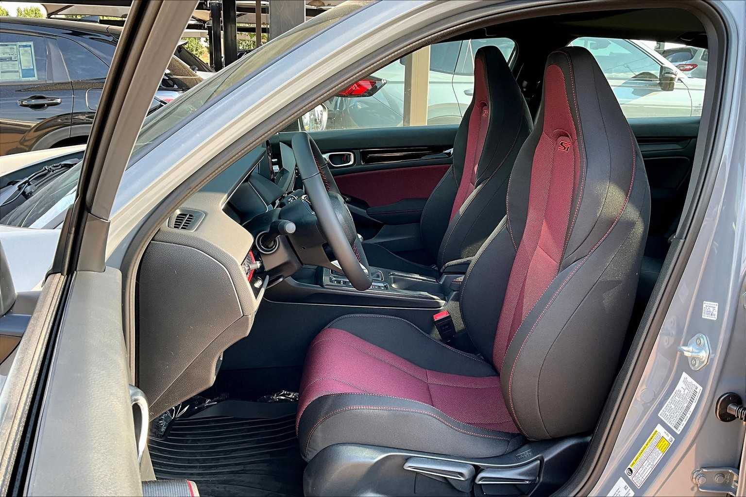 2026 Honda Civic Si photo 9