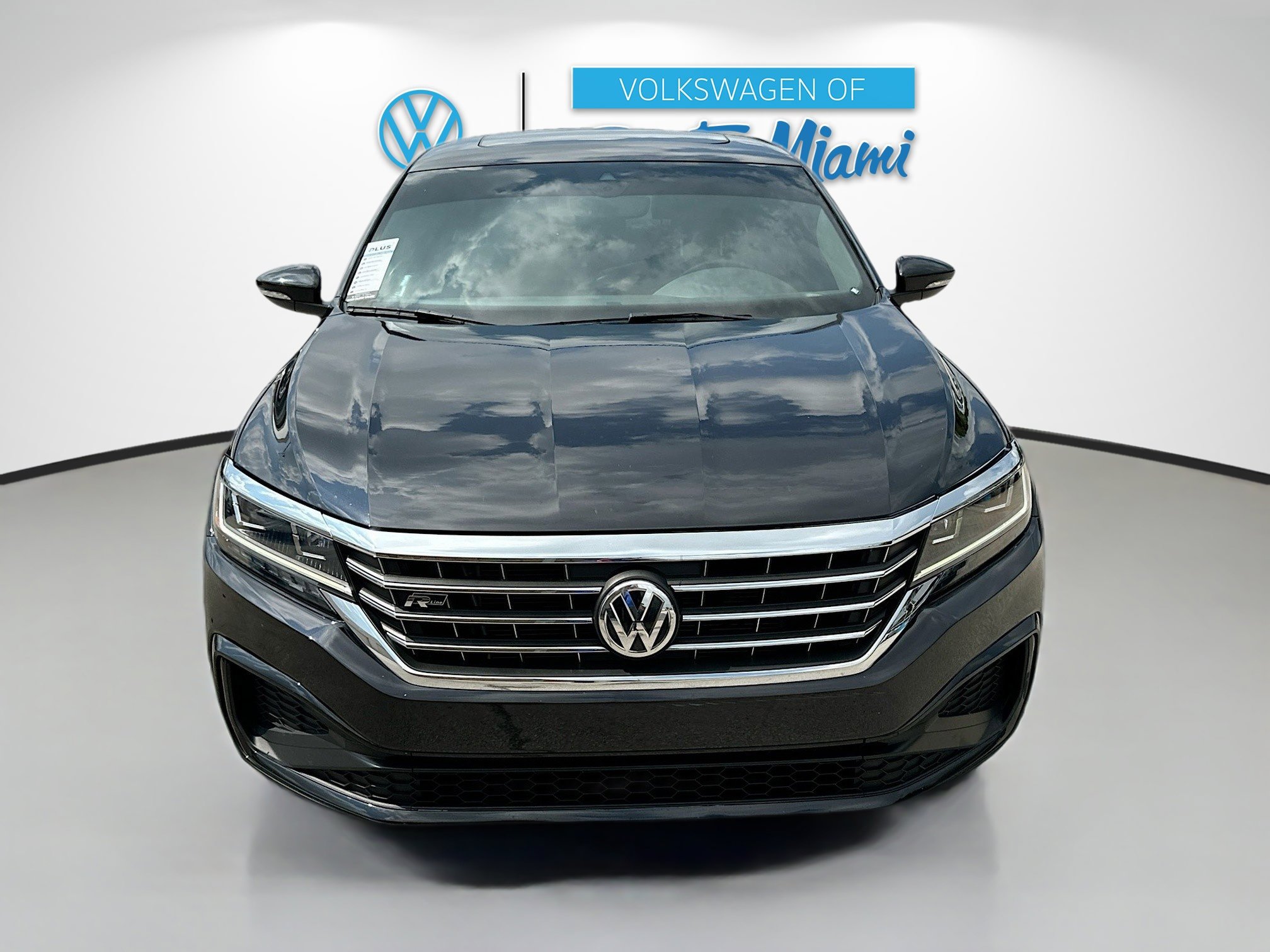 2022 Volkswagen Passat 2.0T R-Line photo 2