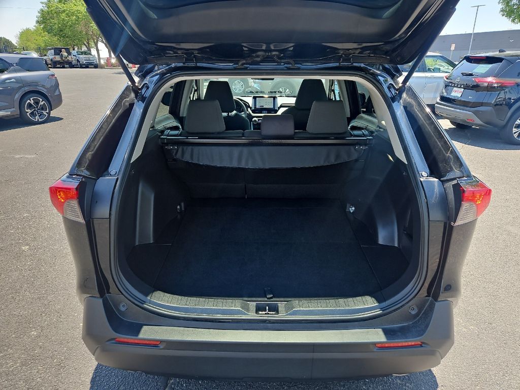 2024 Toyota RAV4 XLE photo 15