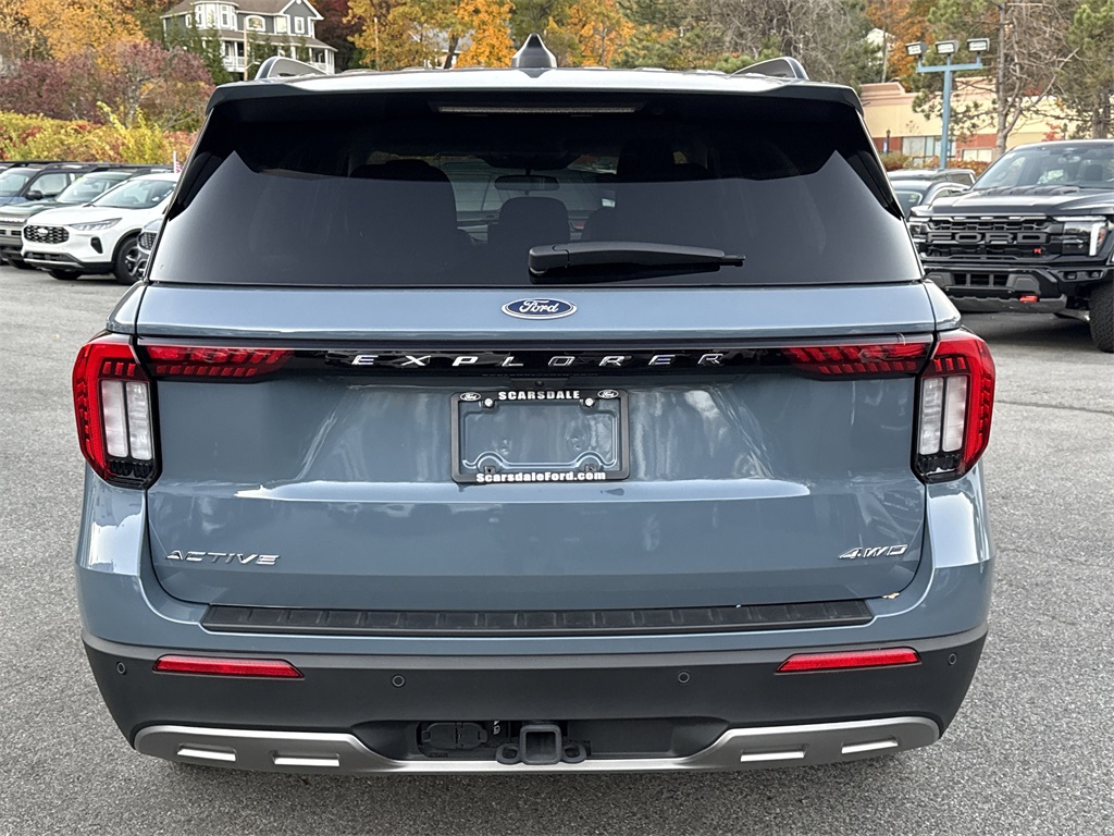 2025 Ford Explorer photo 4