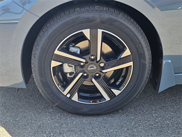 2025 Nissan Sentra SV photo 4