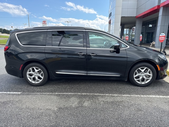 2018 Chrysler Pacifica Touring Plus photo 3