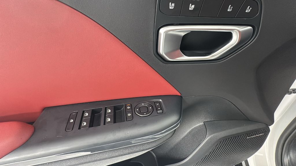 2025 Kia K4 GT-Line photo 16