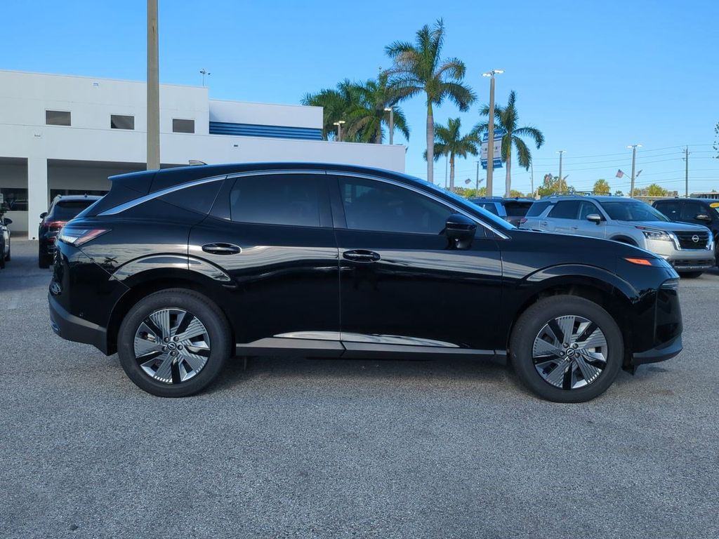 2025 Nissan Murano SL photo 2