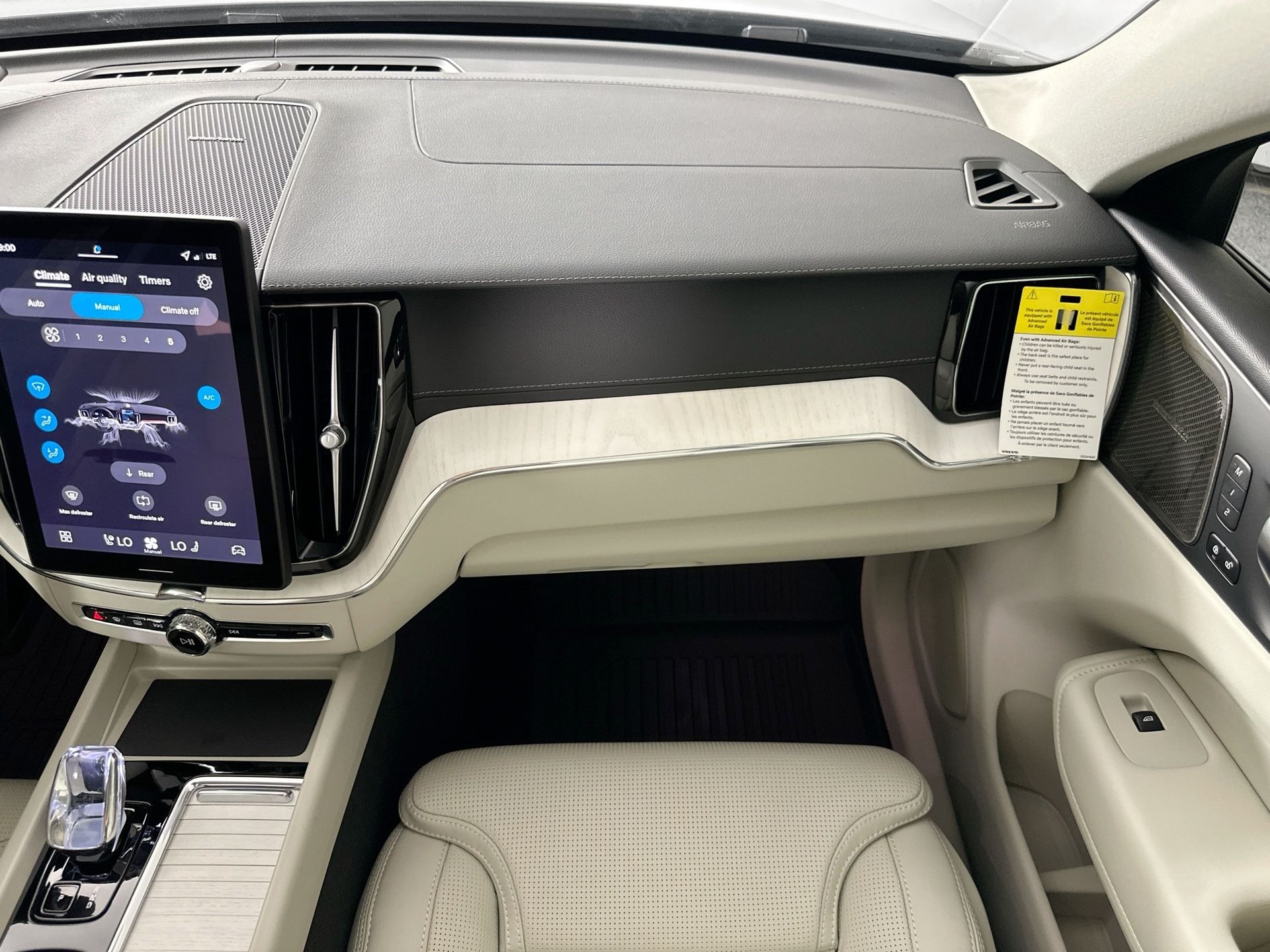 2026 Volvo XC60 B5 photo 26