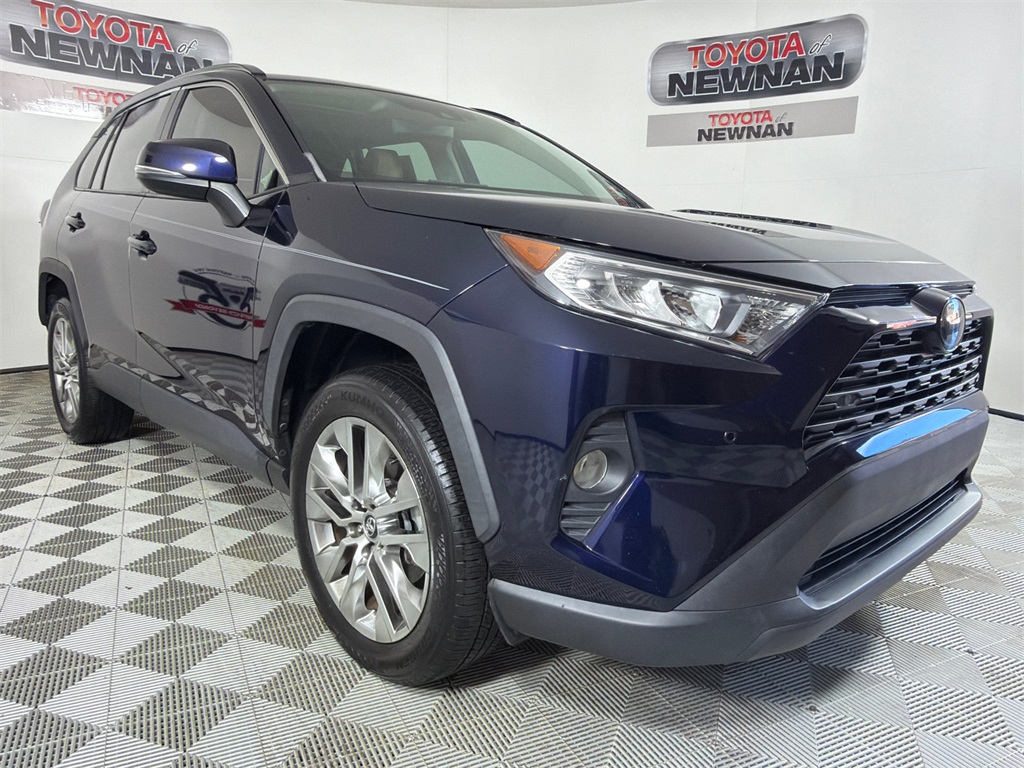 2020 Toyota RAV4 XLE Premium's photo