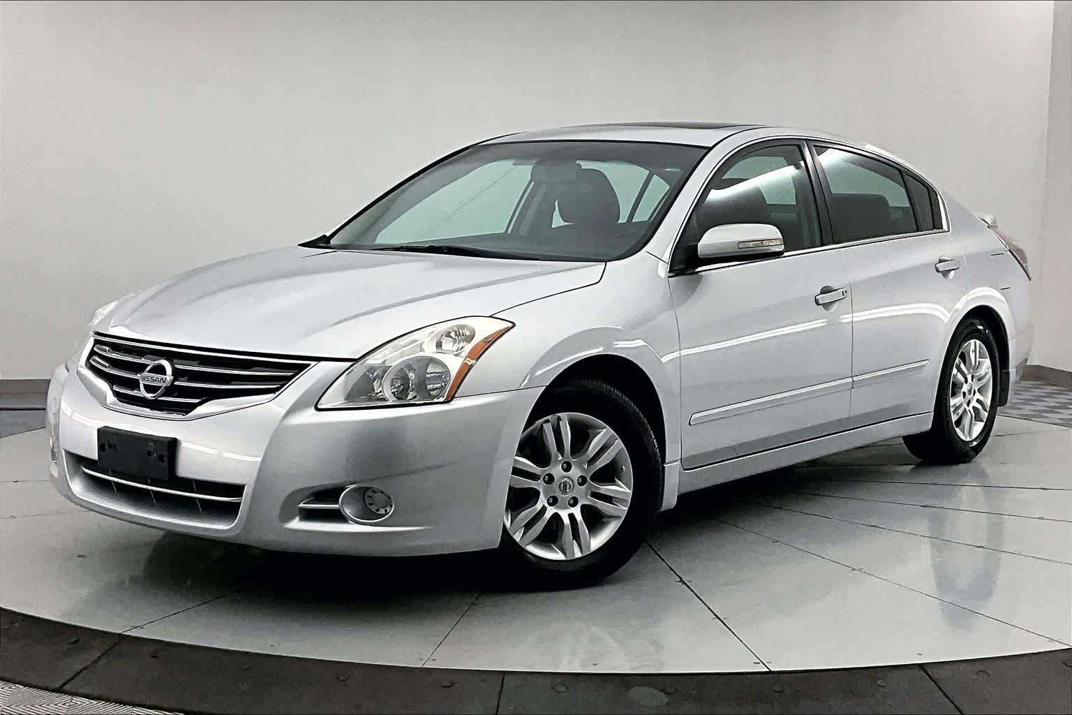 2010 Nissan Altima S's photo