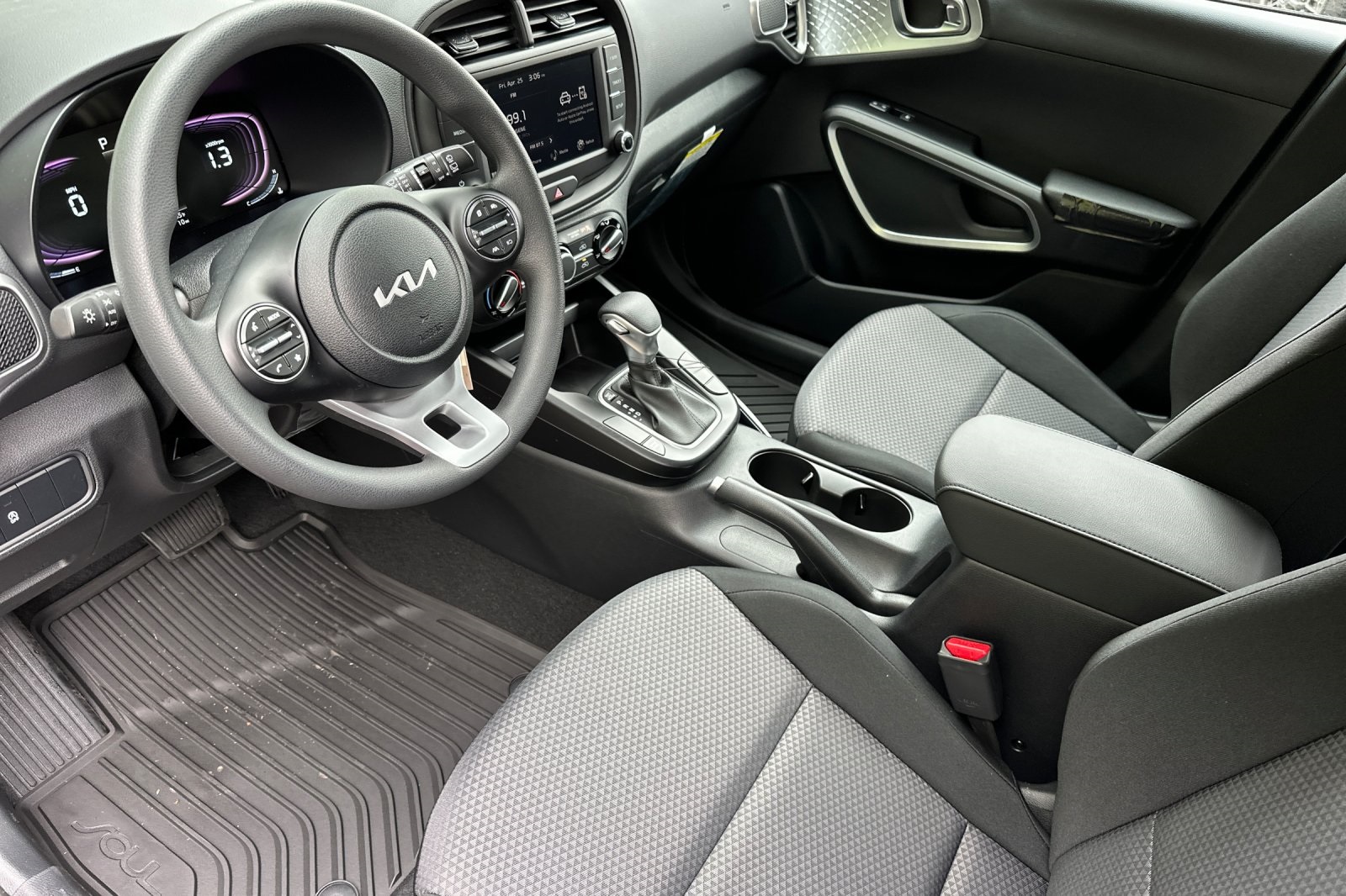 2025 Kia Soul LX photo 6