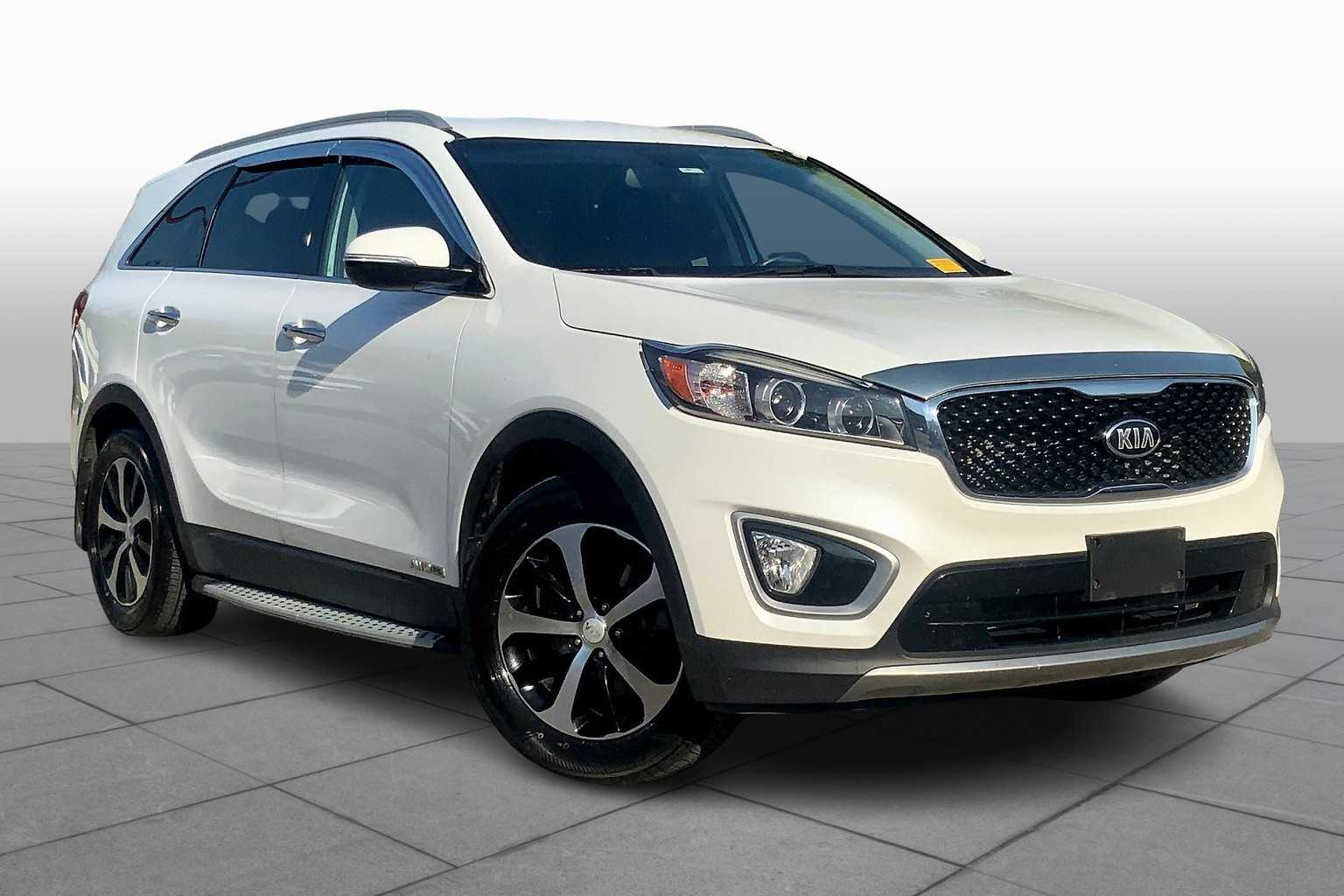 Used 2018 Kia Sorento EX with VIN 5XYPHDA5XJG374572 for sale in Kansas City