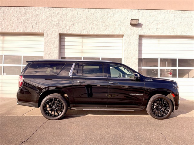 2024 Chevrolet Suburban High Country's photo