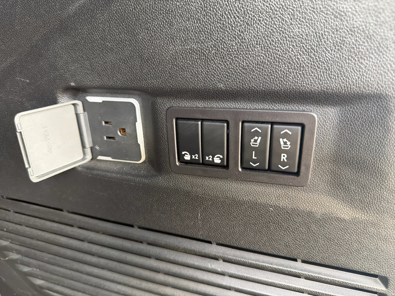 2021 Gmc Yukon SLT photo 24