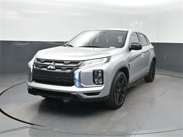 2025 Mitsubishi Outlander Sport LE's photo