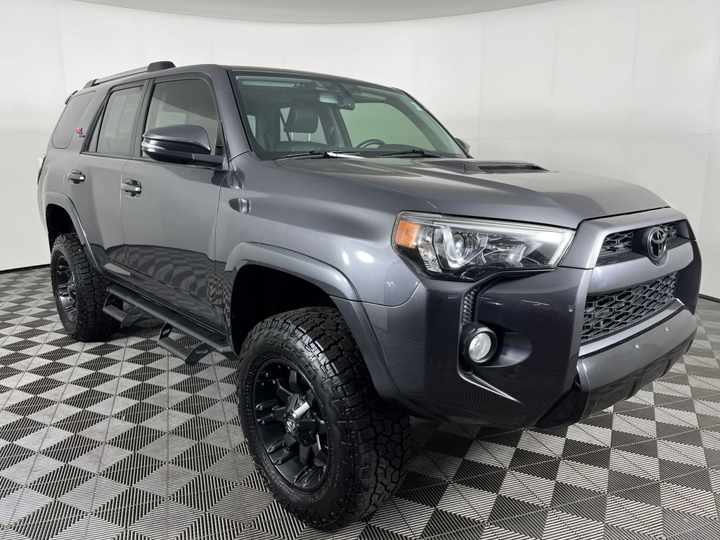 2018 Toyota 4Runner TRD Off-Road Premium photo 3