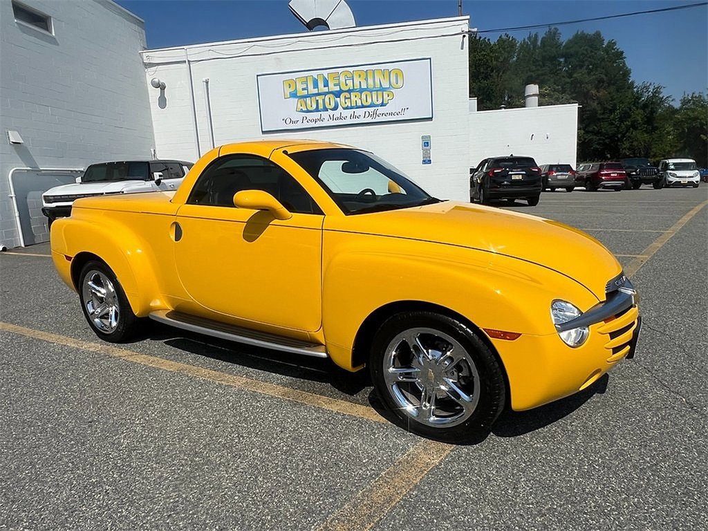 2005 Chevrolet SSR Base photo 3
