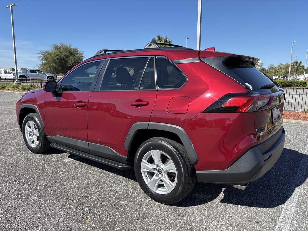 2021 Toyota RAV4 XLE photo 3