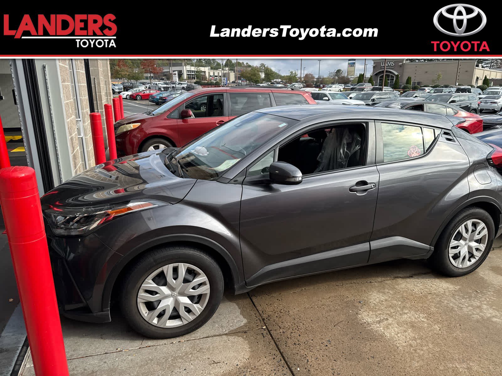 2021 Toyota C-HR LE's photo