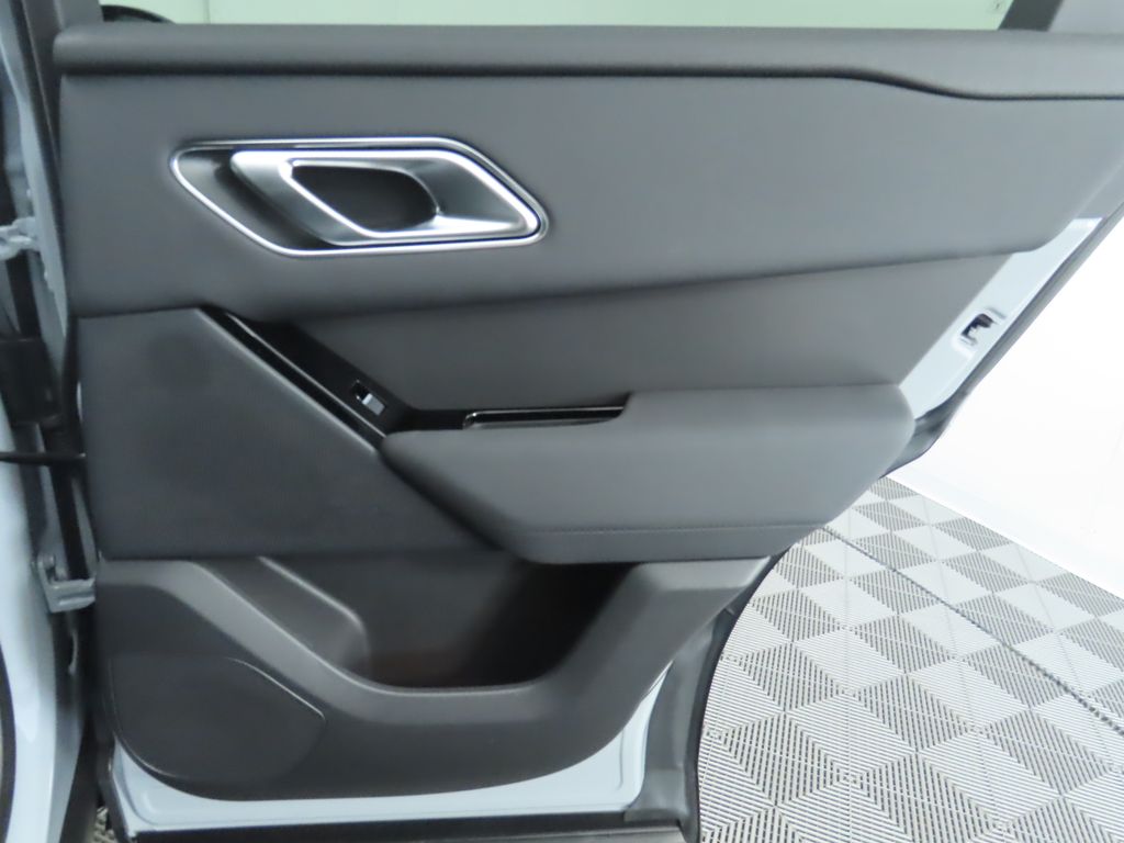 2025 Land Rover Range Rover Velar SE photo 26