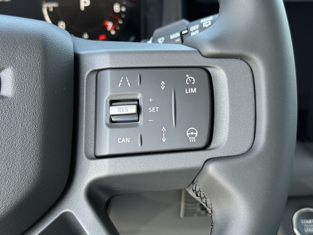 2025 Land Rover Defender 90 X-Dynamic SE photo 15