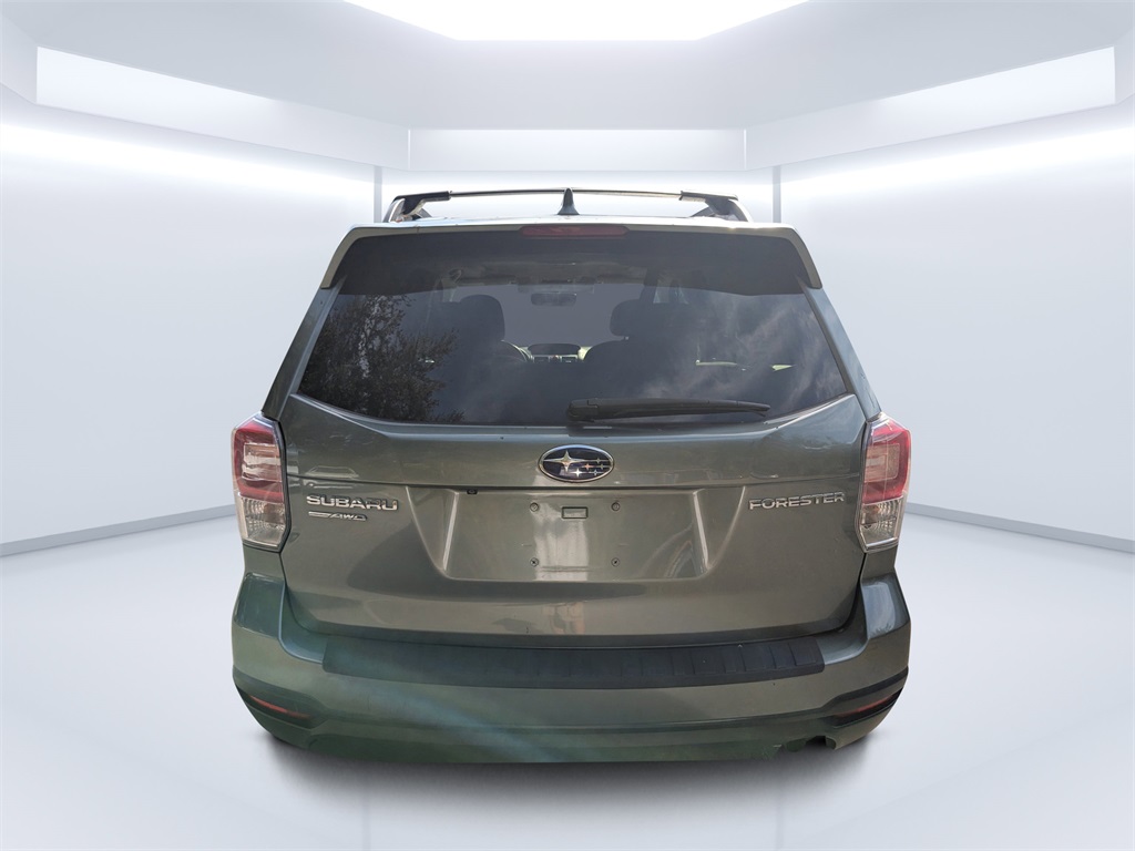 2018 Subaru Forester 2.5i Premium photo 4