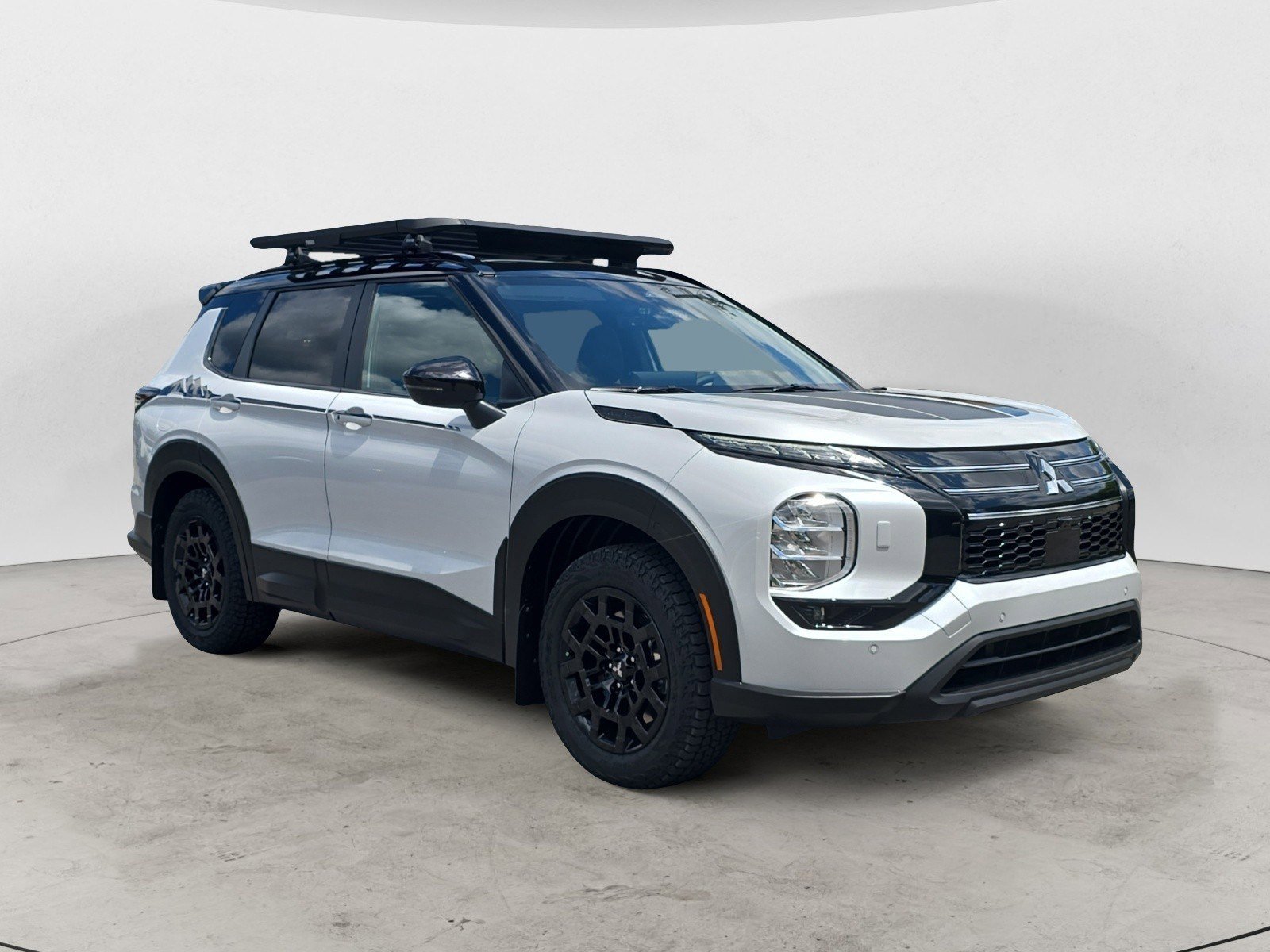 2025 Mitsubishi Outlander Trail Edition's photo