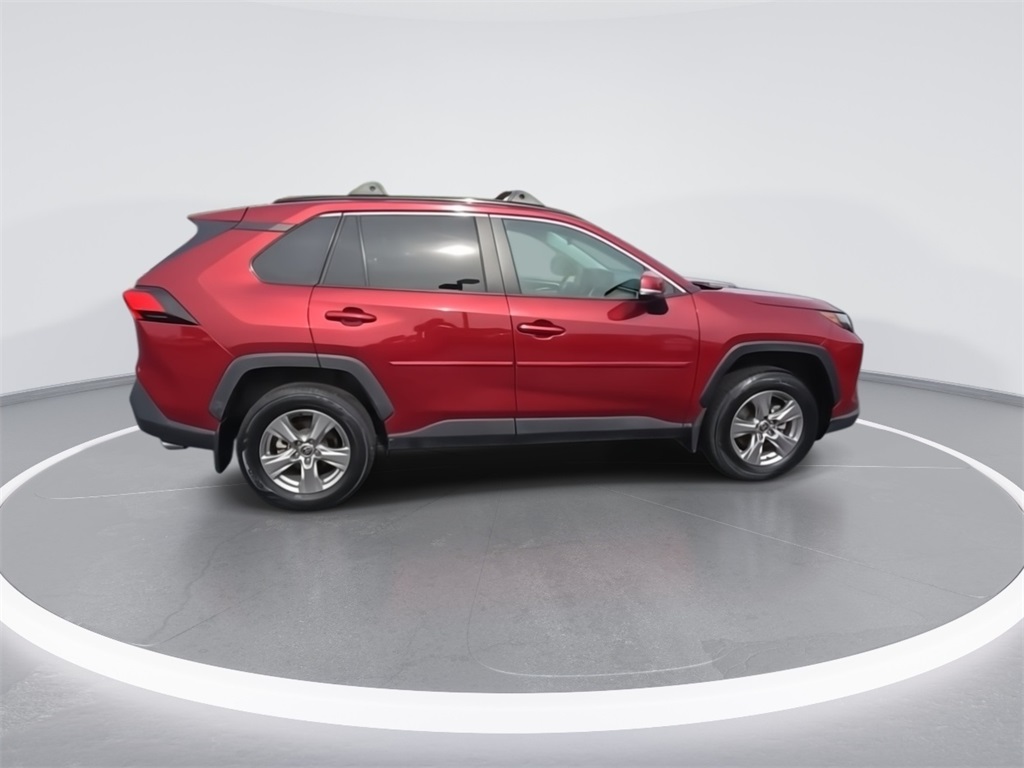 2022 Toyota RAV4 XLE photo 8