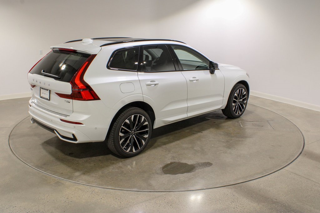 2026 Volvo XC60 Hybrid T8 photo 4