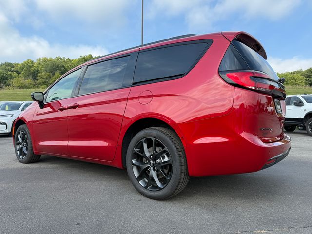 2026 Chrysler Pacifica Limited photo 3