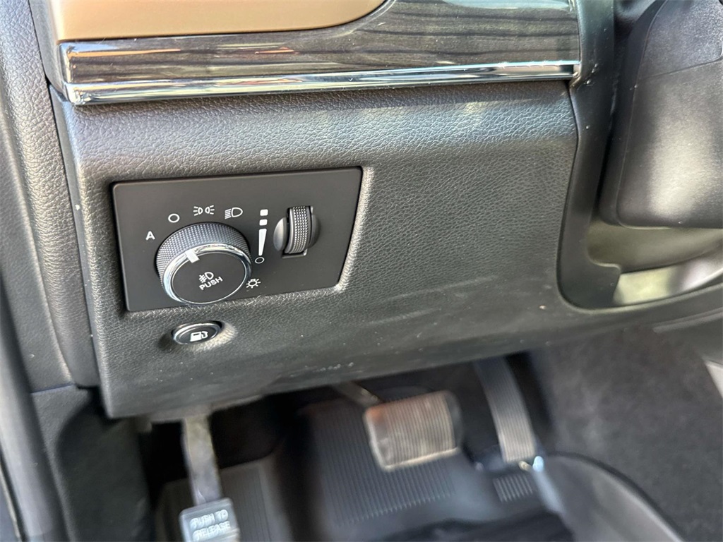 2014 Jeep Grand Cherokee Overland photo 27