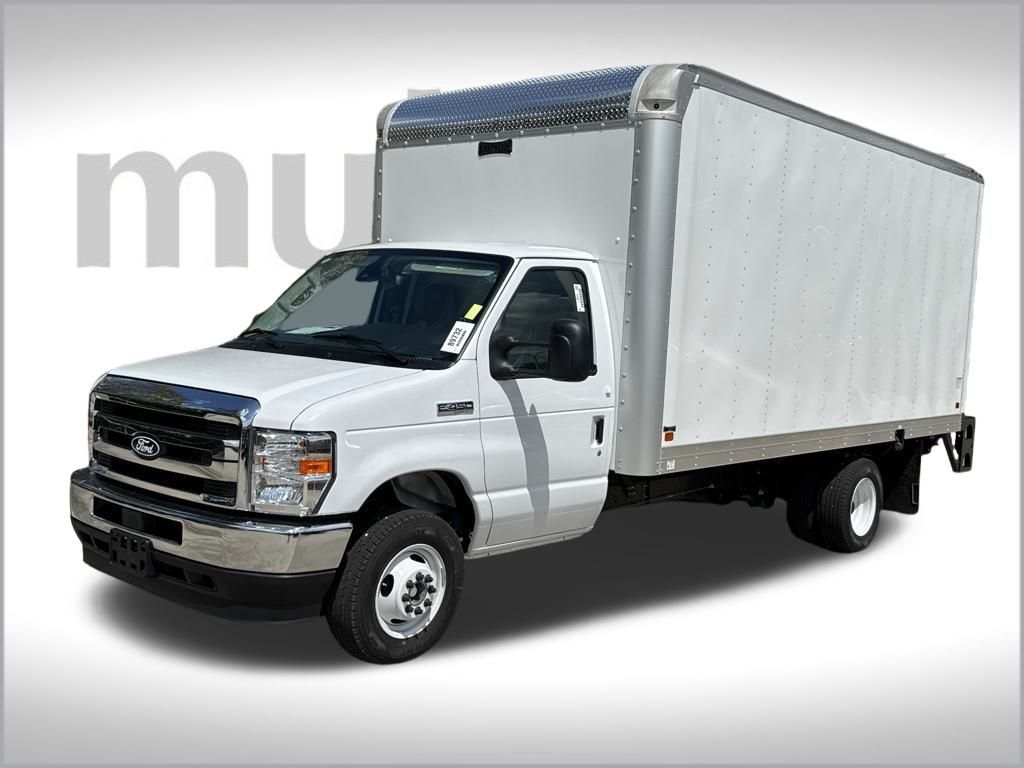 2026 Ford E-450 photo 13