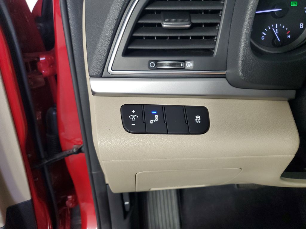 2018 Hyundai Elantra SEL photo 26