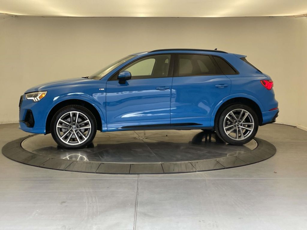 2022 Audi Q3 S line Premium Plus photo 2