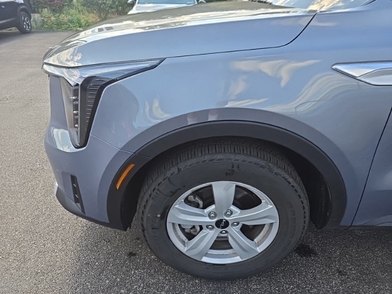 2025 Kia Sorento LX photo 9