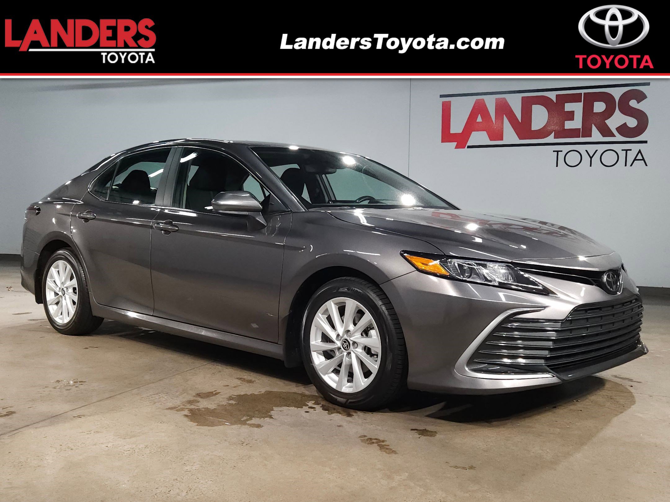 2024 Toyota Camry LE's photo