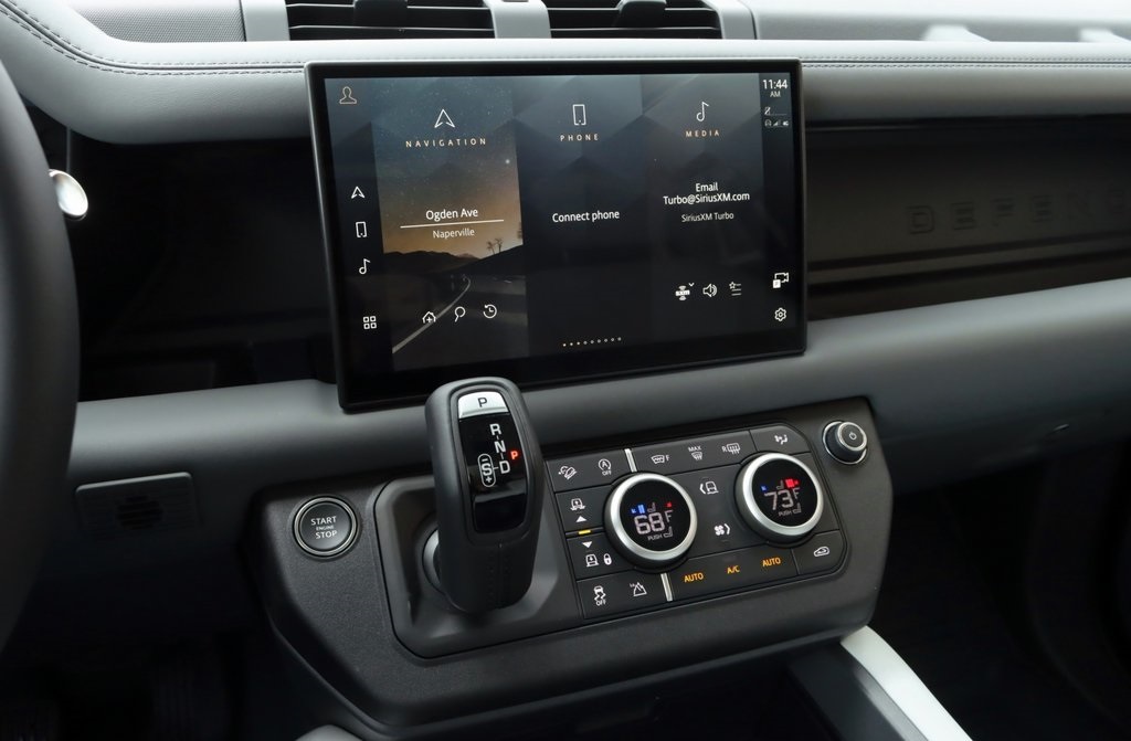 2025 Land Rover Defender 110 X-Dynamic SE photo 18