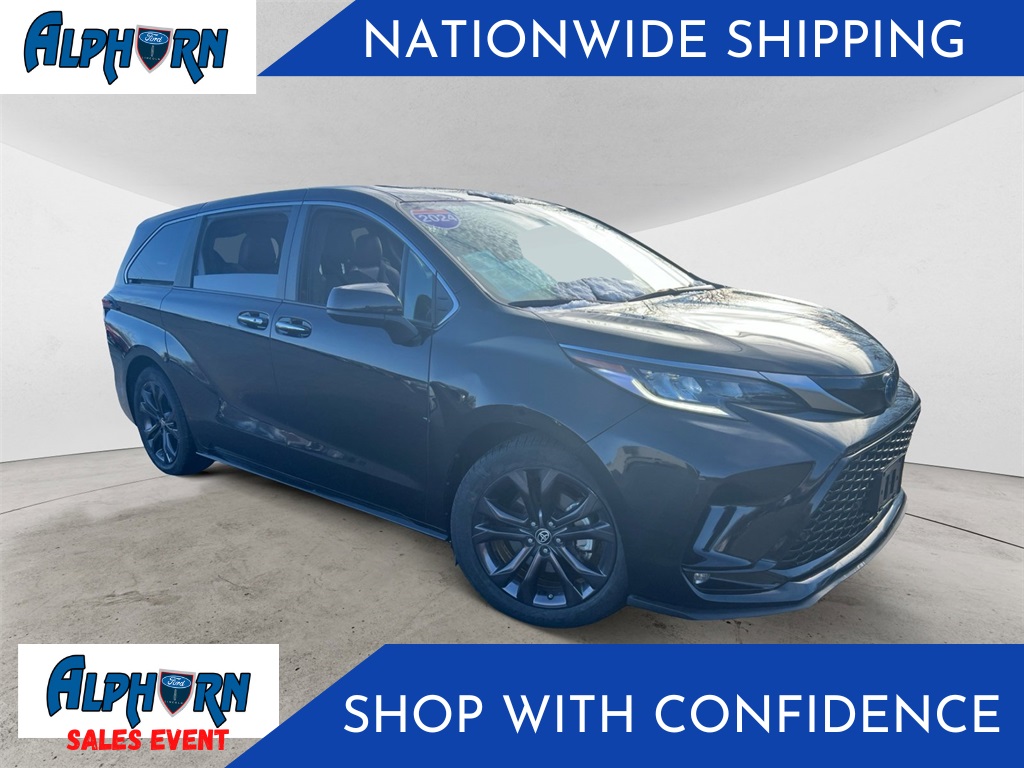 2024 Toyota Sienna XSE's photo