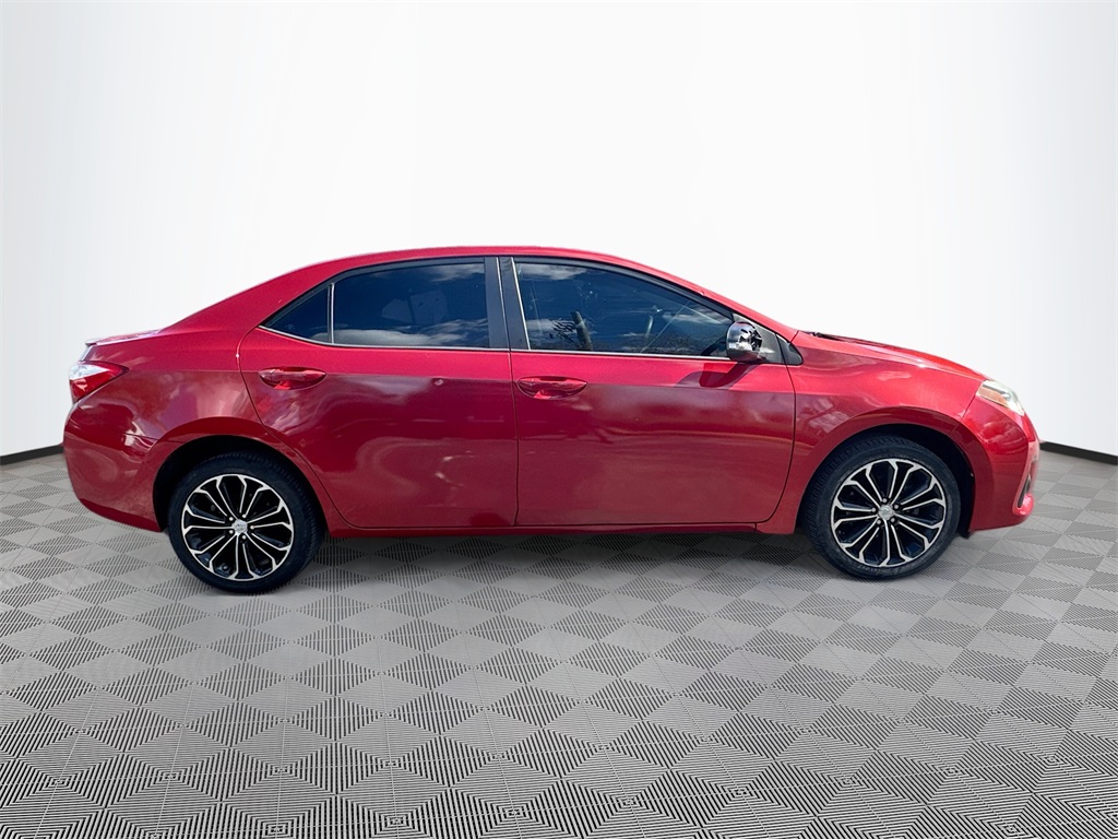 2015 Toyota Corolla LE photo 4