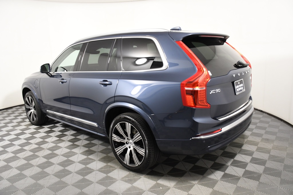 2023 Volvo XC90 Recharge T8 Core photo 2