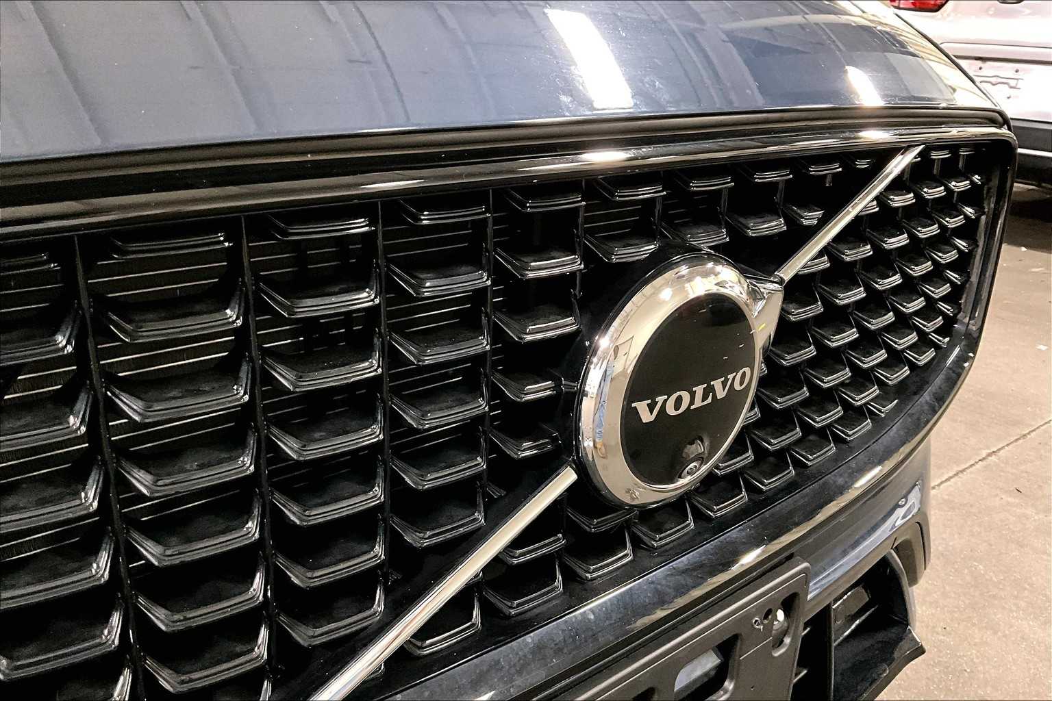 2024 Volvo XC60 Plus photo 29
