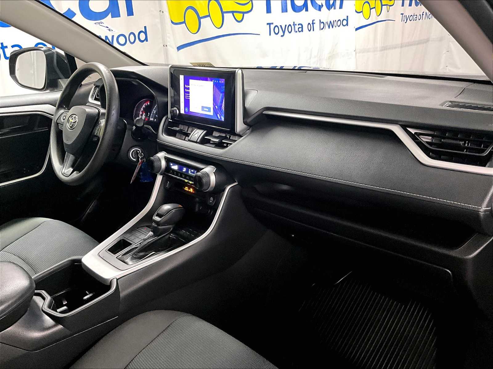 2023 Toyota RAV4 LE photo 14