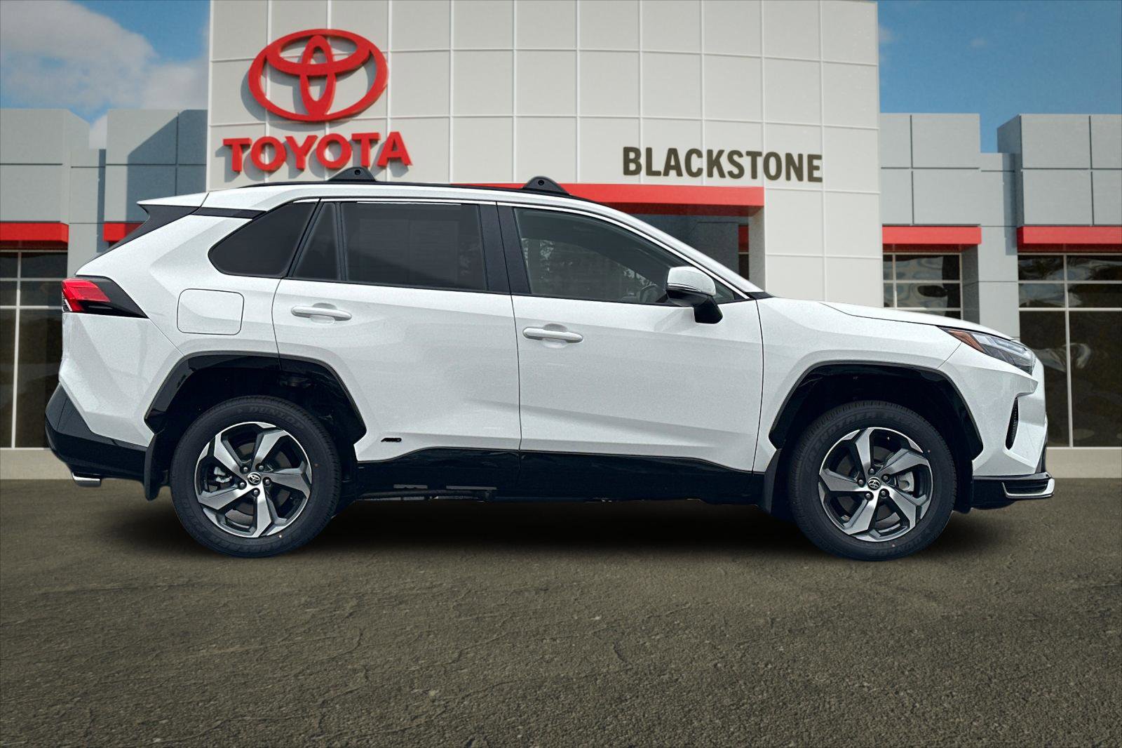 2025 Toyota RAV4 Hybrid SE photo 2