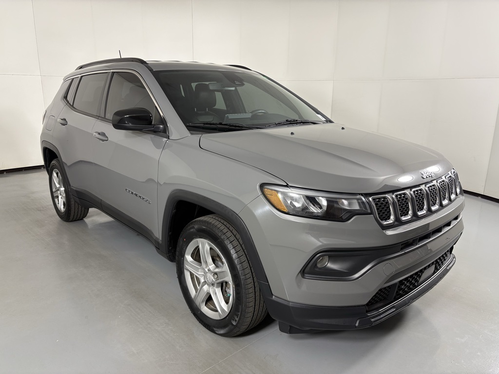 2023 Jeep Compass Latitude photo 2