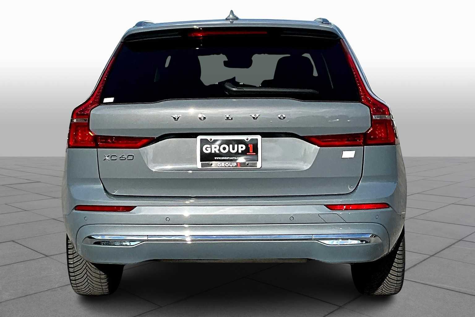 2022 Volvo XC60 Recharge Hybrid Inscription Expression photo 3